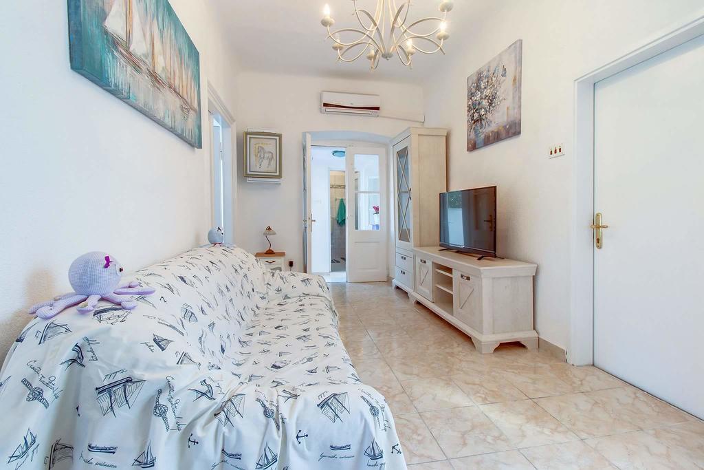 Narcis Central Apartment With Sea & City Views Veli Lošinj 外观 照片